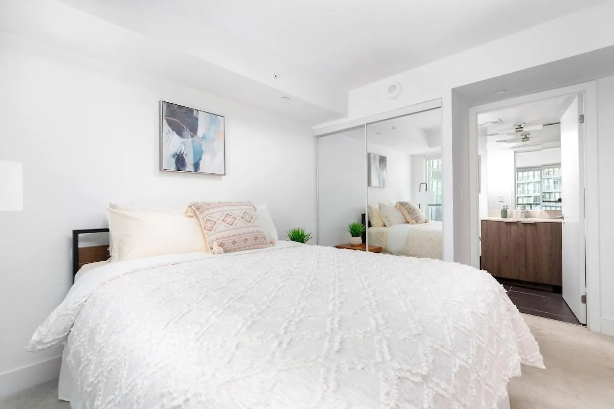Holiday home Sleek 2Br W 2Ba Walk To Uoft Sleeps 5 - 3 Beds Villa Toronto