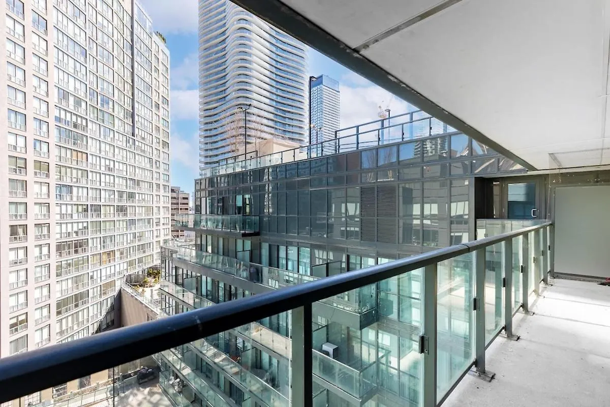 Sleek 2Br W 2Ba Walk To Uoft Sleeps 5 - 3 Beds Villa Toronto Canada