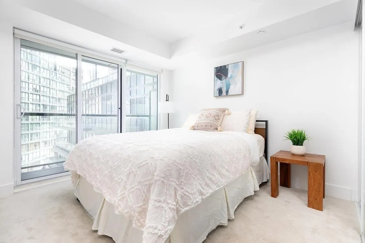 Sleek 2Br W 2Ba Walk To Uoft Sleeps 5 - 3 Beds Villa Toronto