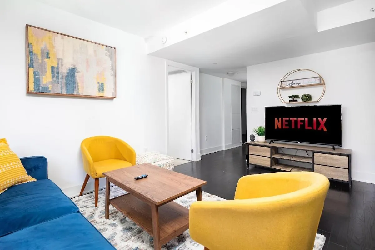 Sleek 2Br W 2Ba Walk To Uoft Sleeps 5 - 3 Beds Villa Toronto 0*,  Canada